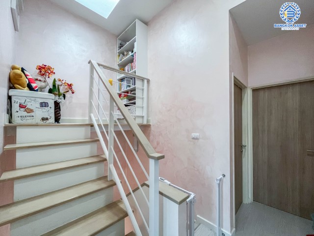 *****ทาวน์เฮ้าส์มือสองย่านนนทบุรี ม.เดอะเมทโทร รัตนาธิเบศร์ เนื้อที่ 20 ตร.ว. ฟังก์ชัน 3 ห้องนอน 2 ห้องน้ำ 2 ที่จอดรถ แถมฟรี! 4 เครื่องปรับอากาศ, 1 เครื่องทำน้ำอุ่น, ฯลฯ บนทำเลเหมาะแก่การอยู่ เพียง 6 นาทีก็ถึงรถไฟฟ้าสายสีม่วง "สถานีไทรม้า" ใกล้ทางด่วน "งามวงศ์วาน"